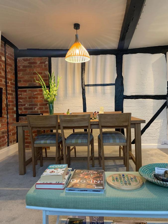 Hideaway Holiday Apartment Salisbury Zewnętrze zdjęcie